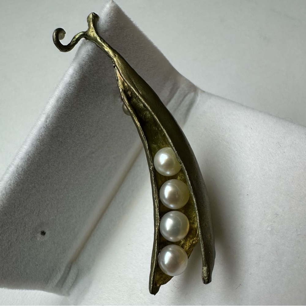 Michael Michaud 4 Pea Pod Brooch